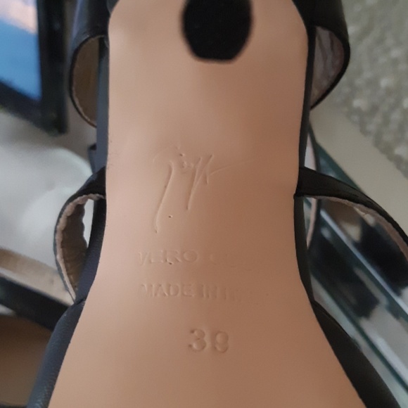 Giuseppe Zanotti 3 strap black sandal - Picture 6 of 8